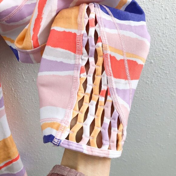 LULULEMON True Self Crop Bleacher Stripe White Iris Flower Size 4 - Picture 9 of 12